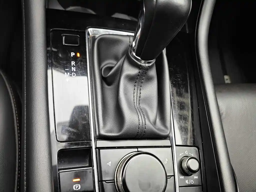 Mazda Mazda 3 Axela 2023 2.0L Automatic Elegant Edition 2024 - thumbnail 6