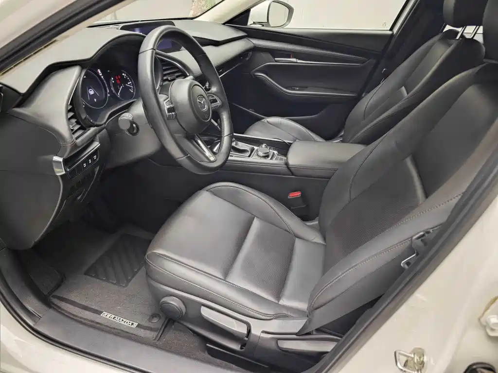 Mazda Mazda 3 Axela 2023 2.0L Automatic Elegant Edition 2024 - thumbnail 7