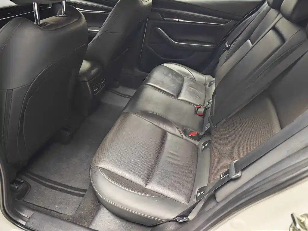 Mazda Mazda 3 Axela 2023 2.0L Automatic Elegant Edition 2024 - thumbnail 9