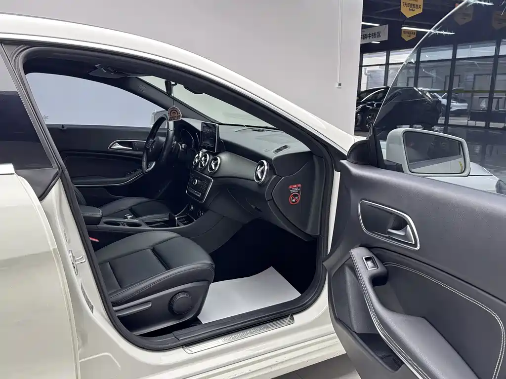 Mercedes-Benz Mercedes-Benz CLA (Imported) 2016 Model Facelift CLA 200 Sport Edition 2017 - thumbnail 13