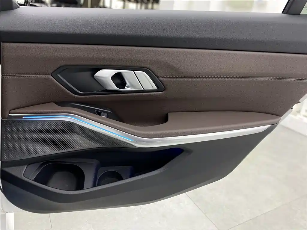BMW BMW 3 Series 2023 320Li M Sport Package 2024 - thumbnail 23