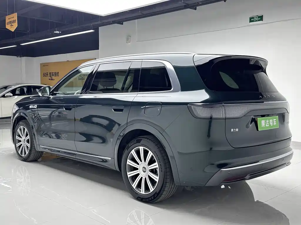 AITO Aito M8 2025 Extended Range Max+ 53.4kWh 6-seater 2025 - thumbnail 4