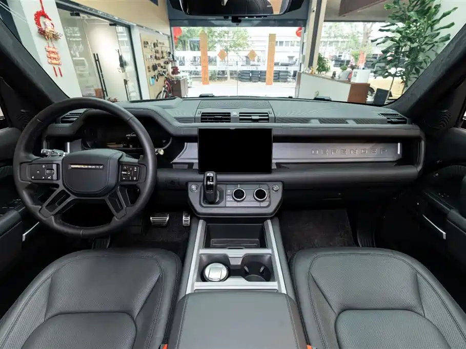Land Rover Land Rover Defender 2024 110 5.0T V8 2025 - thumbnail 8