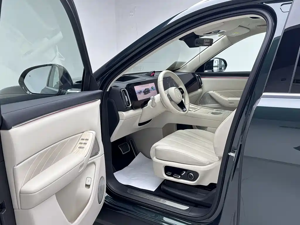 AITO Aito M8 2025 Extended Range Max+ 53.4kWh 6-seater 2025 - thumbnail 9