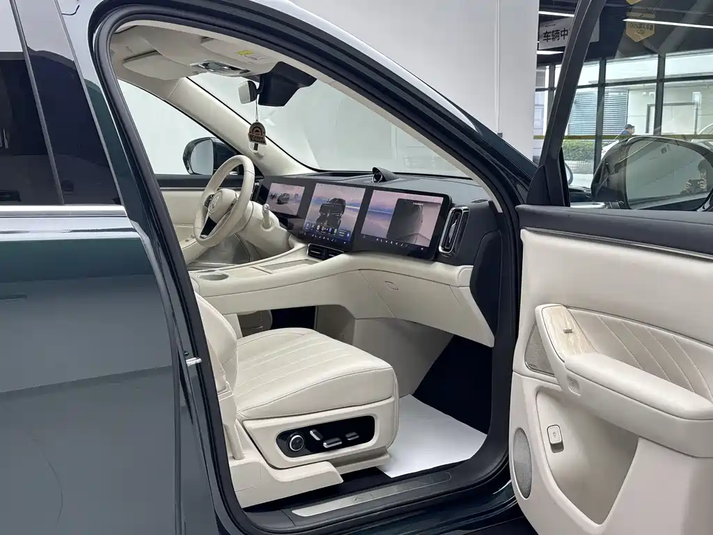 AITO Aito M8 2025 Extended Range Max+ 53.4kWh 6-seater 2025 - thumbnail 10