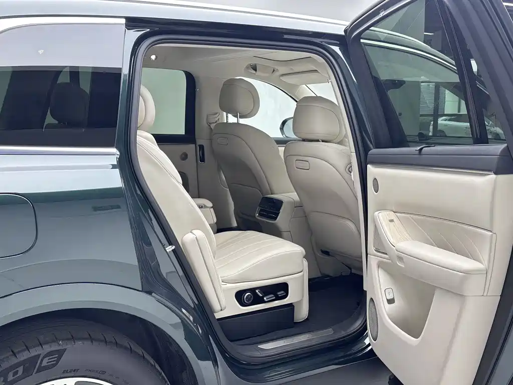 AITO Aito M8 2025 Extended Range Max+ 53.4kWh 6-seater 2025 - thumbnail 12