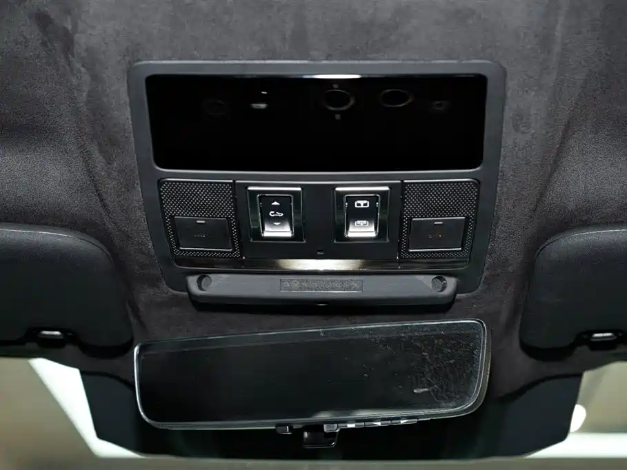 Land Rover Land Rover Defender 2024 110 5.0T V8 2025 - thumbnail 12