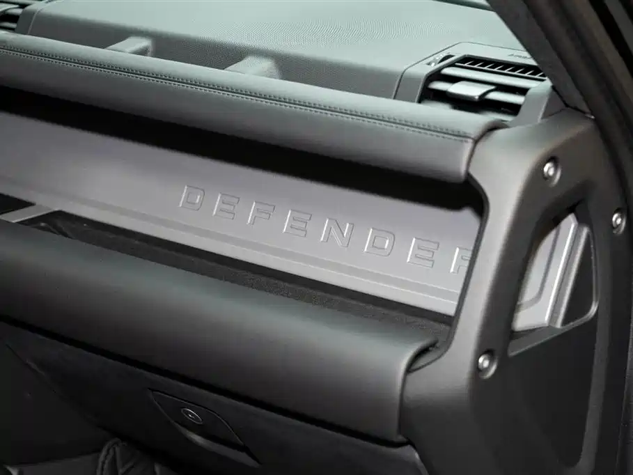Land Rover Land Rover Defender 2024 110 5.0T V8 2025 - thumbnail 14