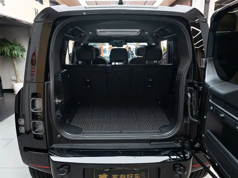 Land Rover Land Rover Defender 2024 110 5.0T V8 2025 - thumbnail 18