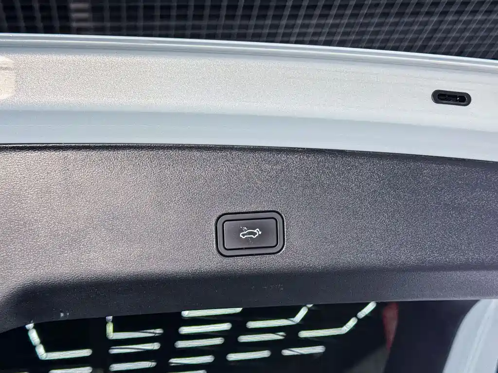 Geely Auto Xingyue L 2022 1.5T Leishen Hi·F Hybrid Super Swift 2023 - thumbnail 18