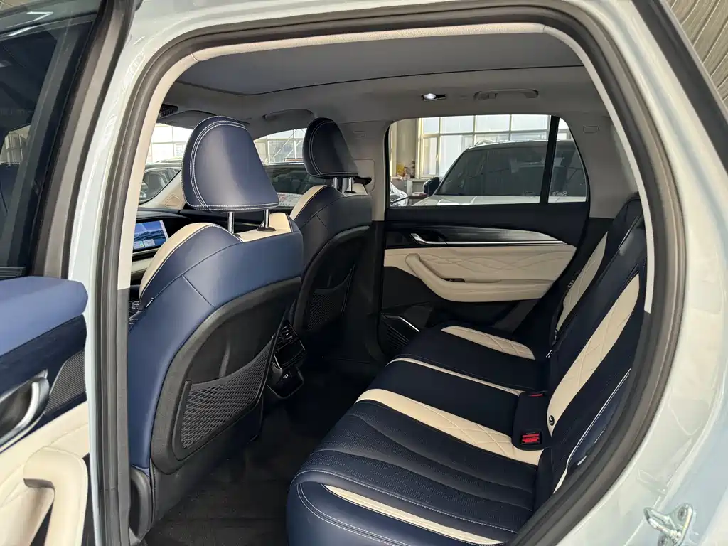 Geely Auto Xingyue L 2022 1.5T Raython Hi·F Hybrid Super Swift 2022 - thumbnail 12
