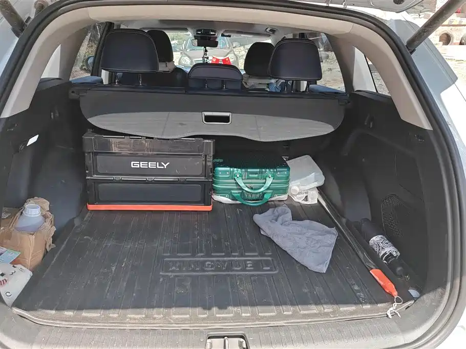 Geely Auto Xingyue L 2022 1.5T Raython Hi·F Hybrid Version Super Swift 2022 - thumbnail 4