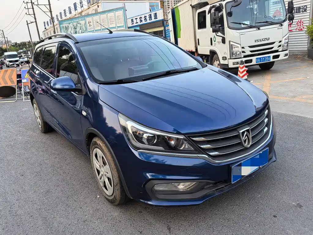 Baojun Baojun 310W 2017 1.5L Manual Comfort Model国V Wait, let me correct that - the "国V" (Guo V) refers to China's emission standard and isn't part of the international model name. The internationally accepted translation would be: Baojun 310W 2017 1.5L Manual Comfort Model 2018 - thumbnail 3