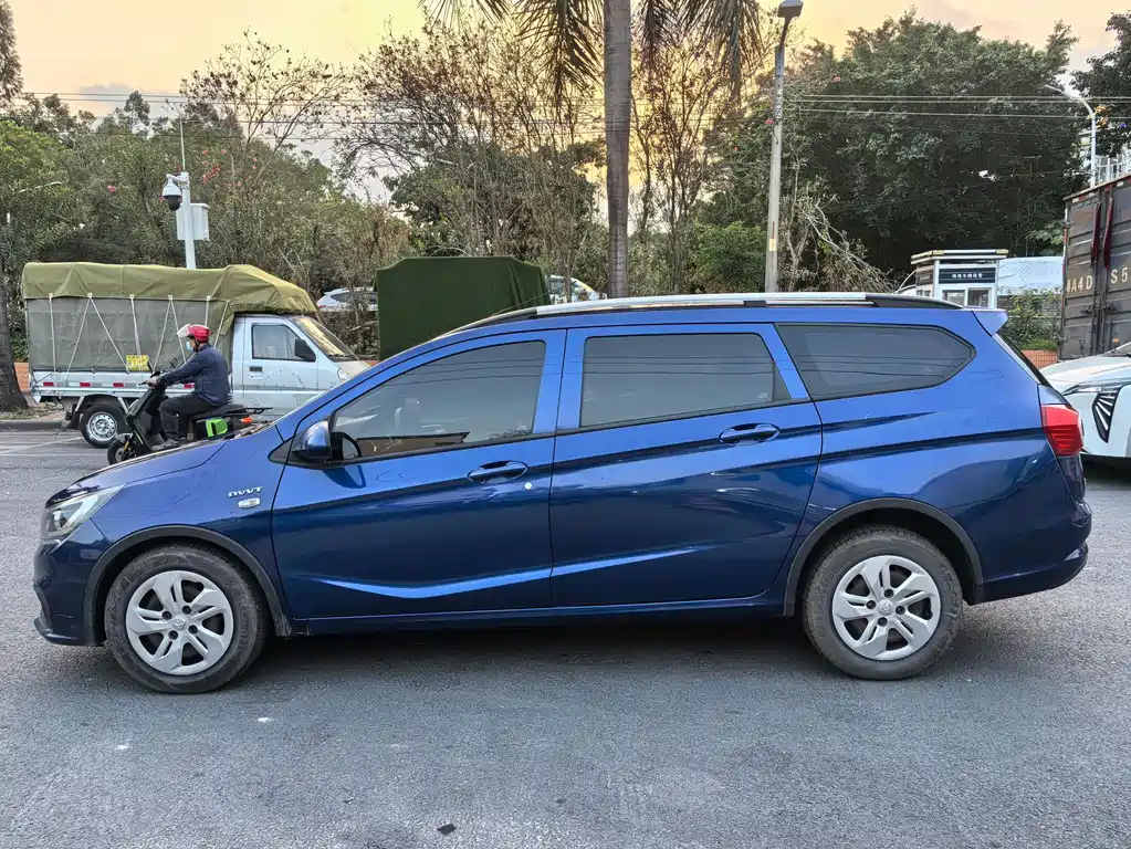 Baojun Baojun 310W 2017 1.5L Manual Comfort Model国V Wait, let me correct that - the "国V" (Guo V) refers to China's emission standard and isn't part of the international model name. The internationally accepted translation would be: Baojun 310W 2017 1.5L Manual Comfort Model 2018 - thumbnail 4