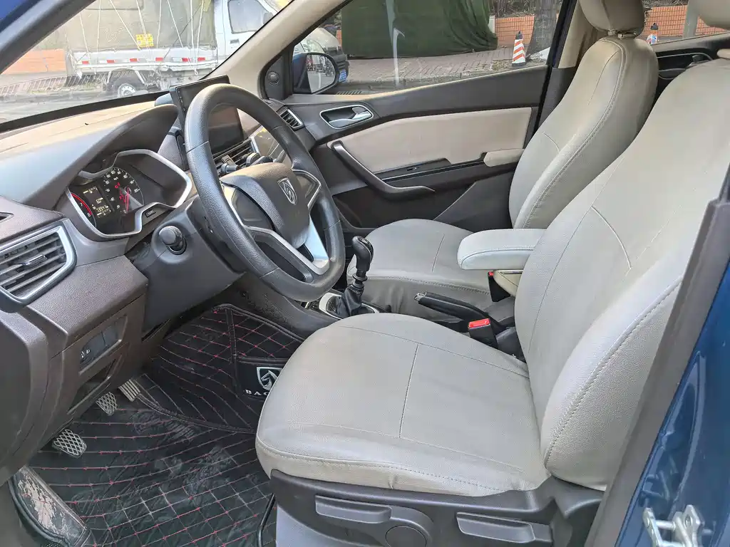 Baojun Baojun 310W 2017 1.5L Manual Comfort Model国V Wait, let me correct that - the "国V" (Guo V) refers to China's emission standard and isn't part of the international model name. The internationally accepted translation would be: Baojun 310W 2017 1.5L Manual Comfort Model 2018 - thumbnail 8