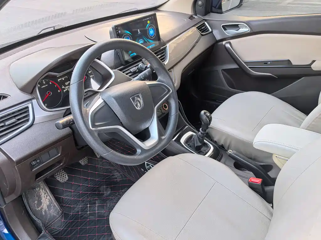 Baojun Baojun 310W 2017 1.5L Manual Comfort Model国V Wait, let me correct that - the "国V" (Guo V) refers to China's emission standard and isn't part of the international model name. The internationally accepted translation would be: Baojun 310W 2017 1.5L Manual Comfort Model 2018 - thumbnail 11
