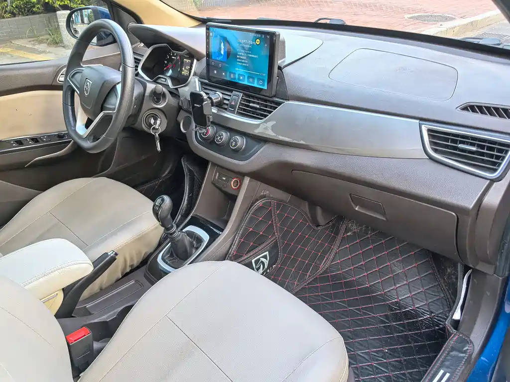 Baojun Baojun 310W 2017 1.5L Manual Comfort Model国V Wait, let me correct that - the "国V" (Guo V) refers to China's emission standard and isn't part of the international model name. The internationally accepted translation would be: Baojun 310W 2017 1.5L Manual Comfort Model 2018 - thumbnail 13