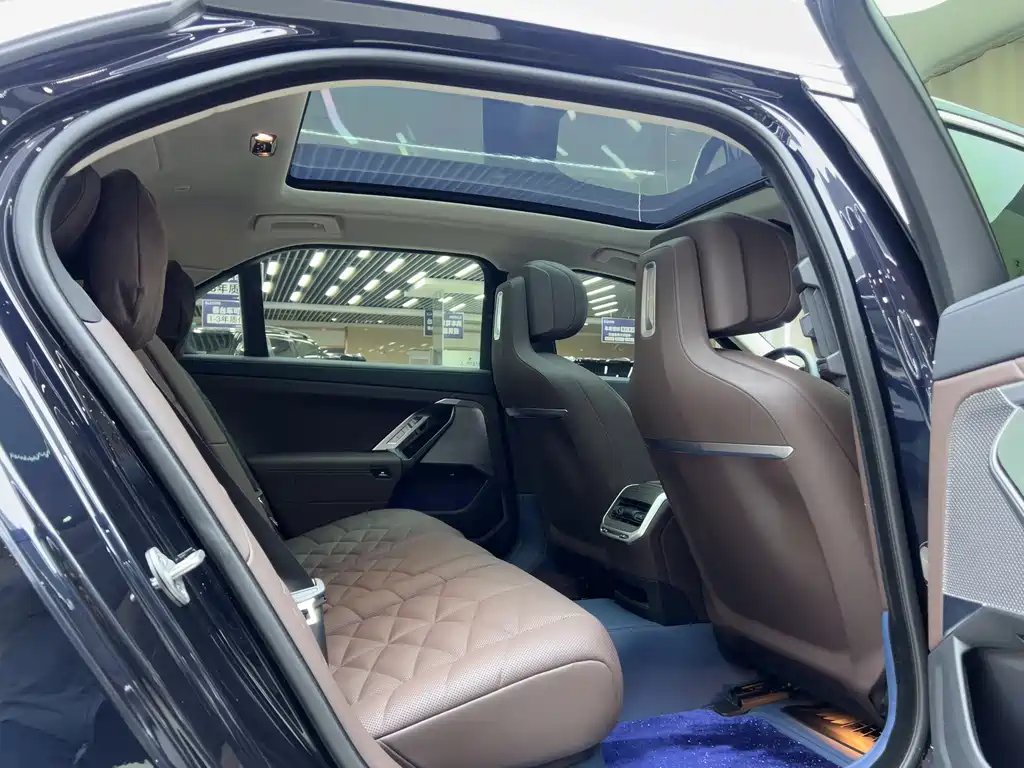 BMW BMW 7 Series 2023 735Li M Sport Package 2024 - thumbnail 5