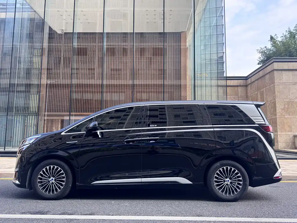 Denza DENZA D9 2025 DM-i Intelligent Driving Edition 1020 AWD Premium 2025 - thumbnail 3