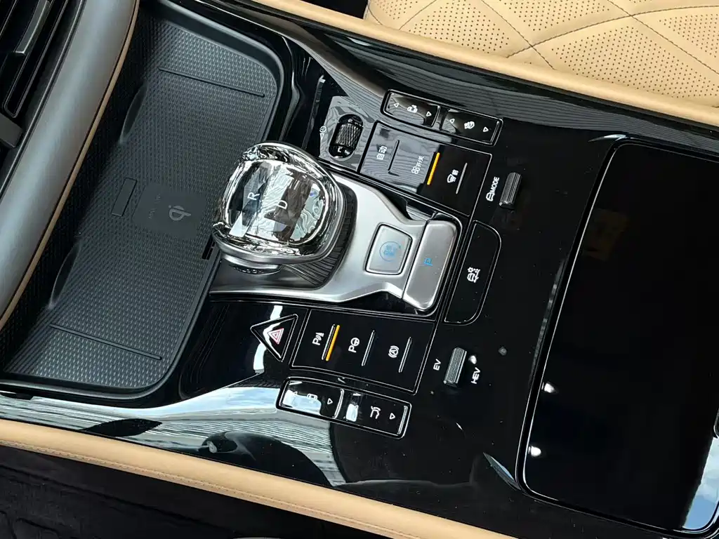 Denza DENZA D9 2025 DM-i Intelligent Driving Edition 1020 AWD Premium 2025 - thumbnail 30