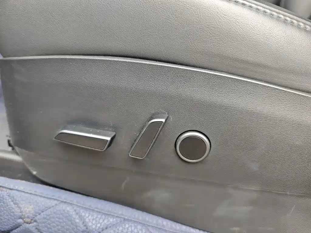 Tesla Model Y 2022 Rear-Wheel Drive Version 2022 - thumbnail 12