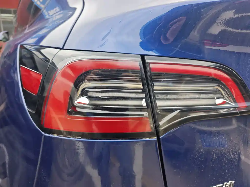 Tesla Model Y 2022 Rear-Wheel Drive Version 2022 - thumbnail 16