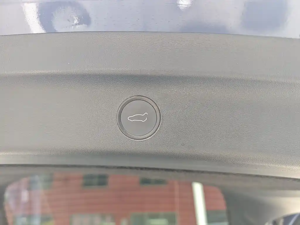 Tesla Model Y 2022 Rear-Wheel Drive Version 2022 - thumbnail 17