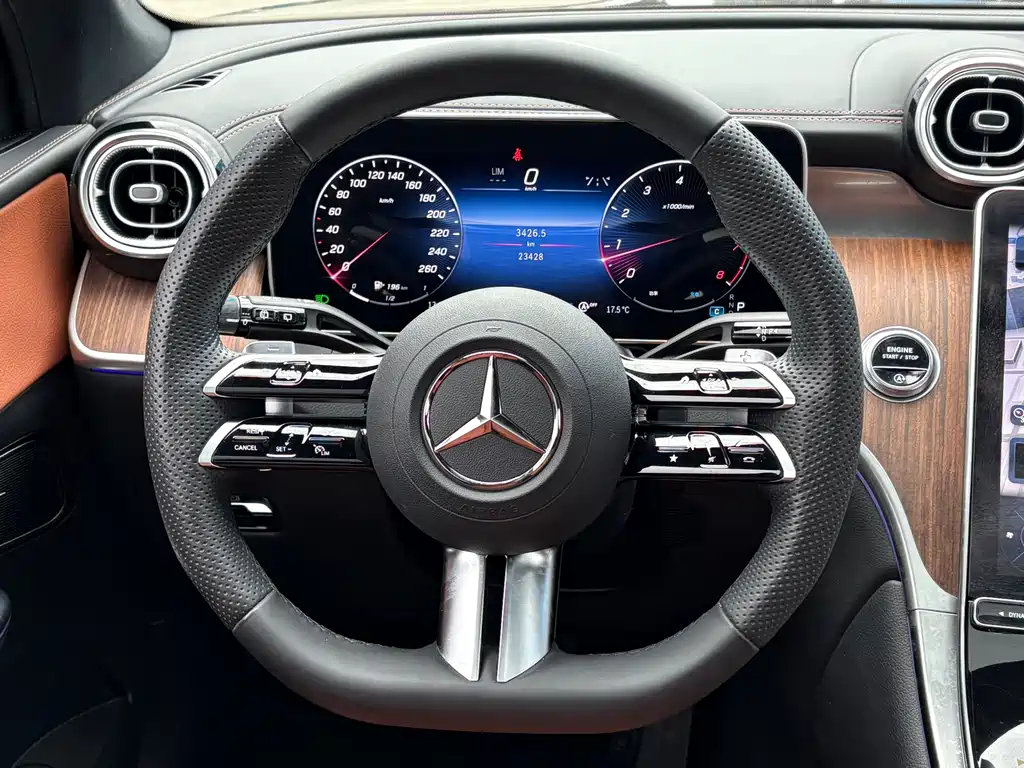 Mercedes-Benz Mercedes-Benz GLC 2024 GLC 300 L 4MATIC Dynamic Model 5-Seat 2024 - thumbnail 4