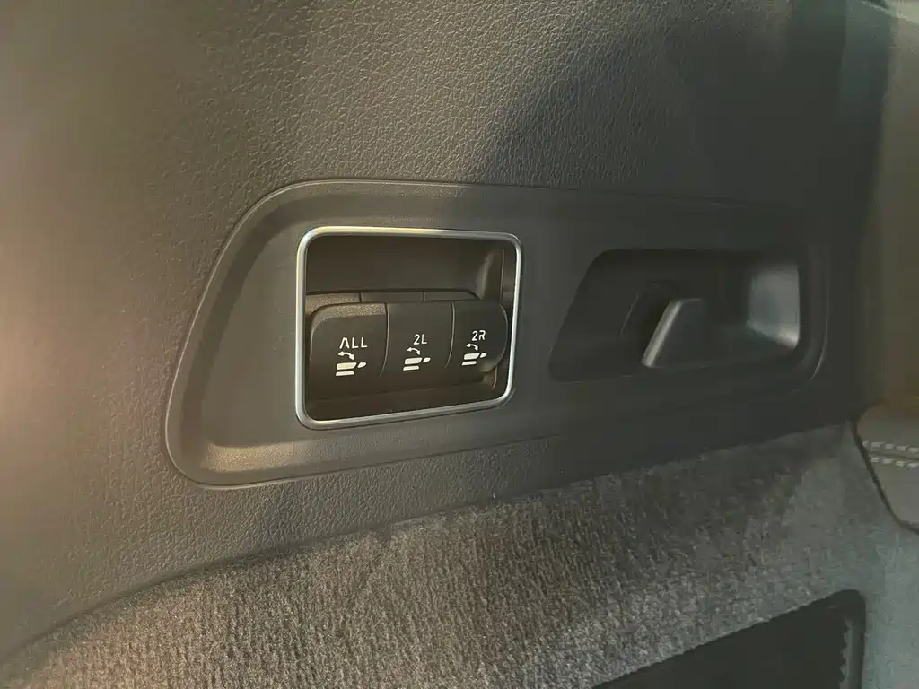 Mercedes-Benz Mercedes-Benz GLS 2020 GLS 450 4MATIC Dynamic Model 2020 - thumbnail 17