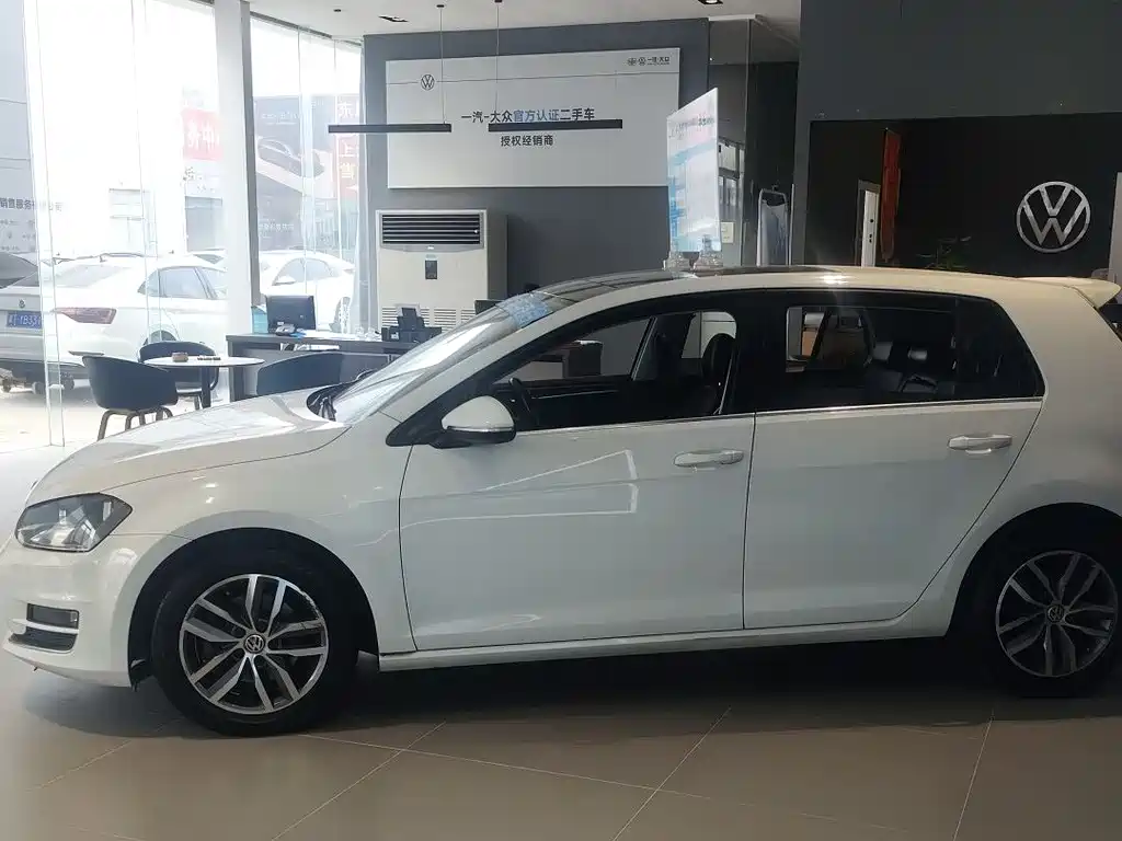 Volkswagen Volkswagen Golf 2016 230TSI Automatic Luxury Edition 2016 - thumbnail 4