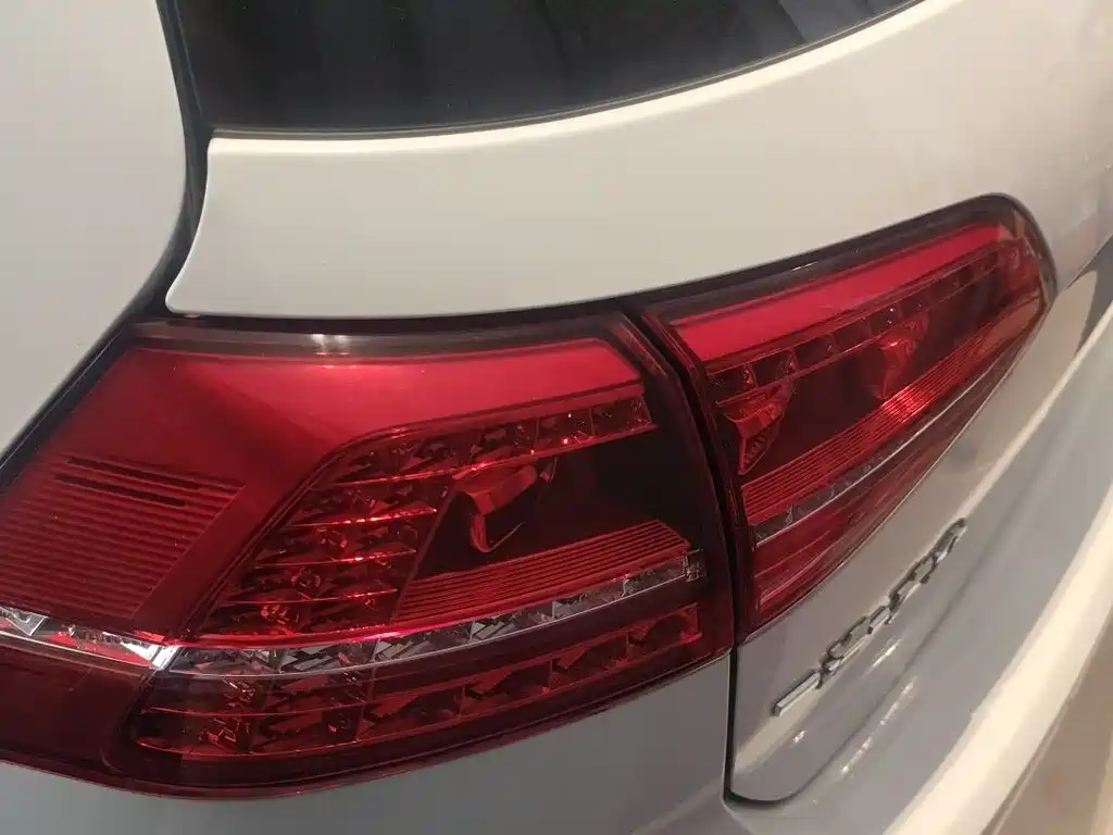 Volkswagen Volkswagen Golf 2016 230TSI Automatic Luxury Edition 2016 - thumbnail 7