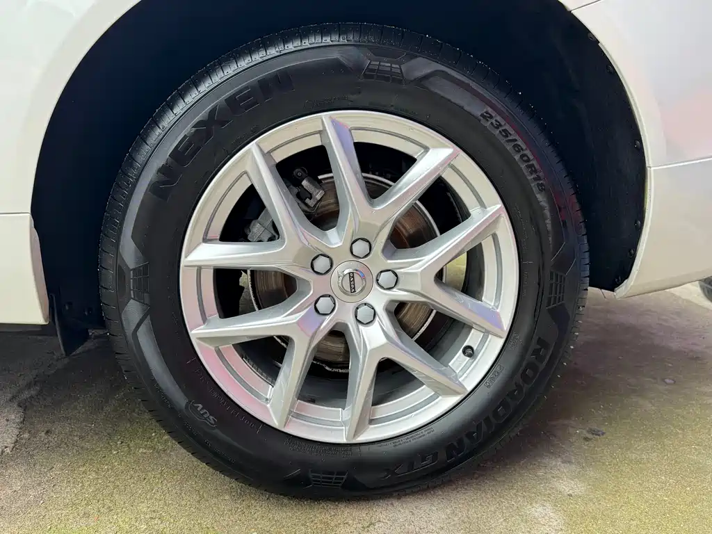 Volvo Volvo XC60 2020 T5 AWD Momentum Luxury Edition 2020 - thumbnail 5