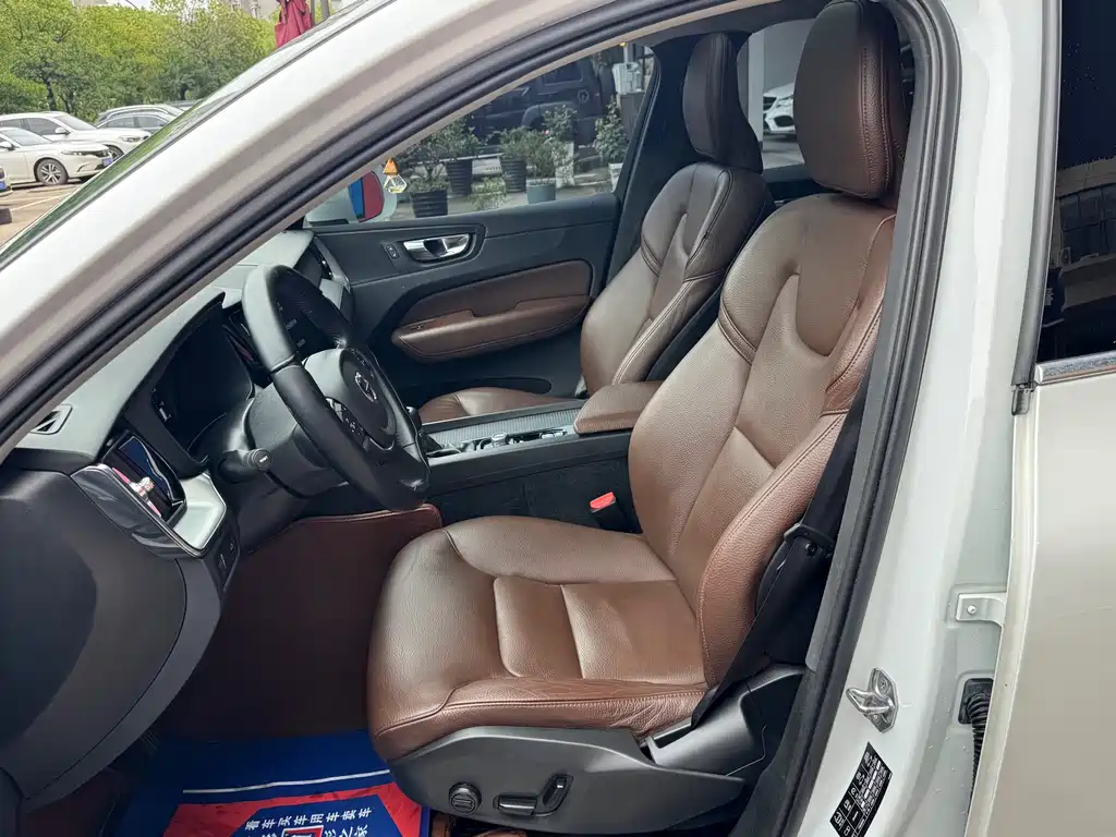 Volvo Volvo XC60 2020 T5 AWD Momentum Luxury Edition 2020 - thumbnail 7