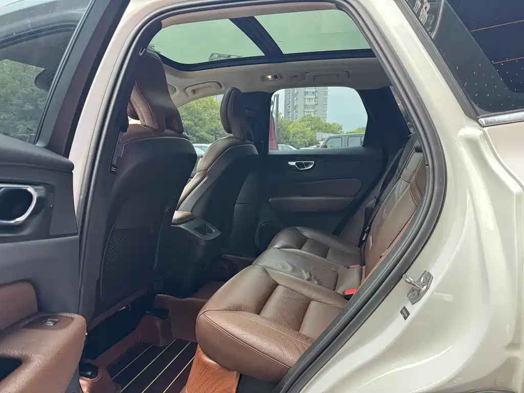 Volvo Volvo XC60 2020 T5 AWD Momentum Luxury Edition 2020 - thumbnail 11