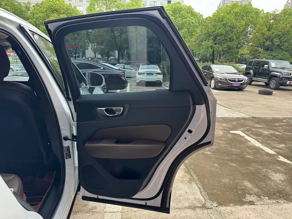 Volvo Volvo XC60 2020 T5 AWD Momentum Luxury Edition 2020 - thumbnail 12