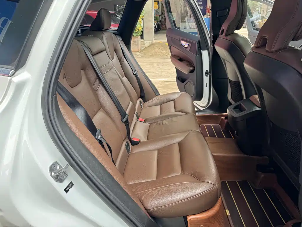 Volvo Volvo XC60 2020 T5 AWD Momentum Luxury Edition 2020 - thumbnail 13