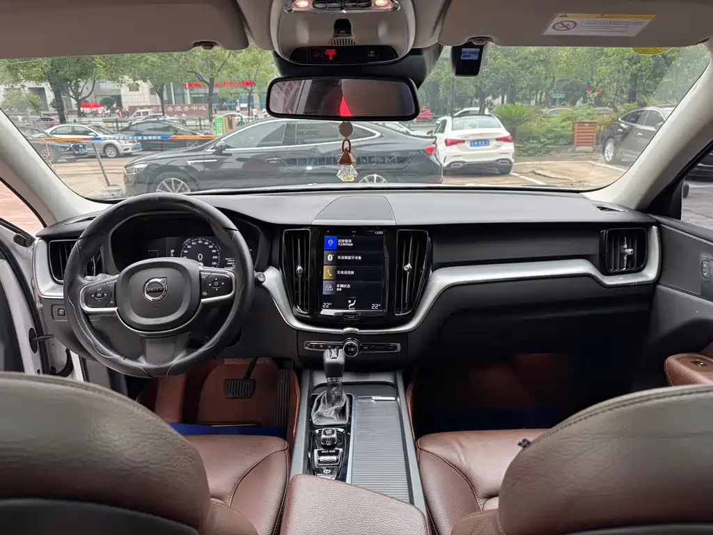 Volvo Volvo XC60 2020 T5 AWD Momentum Luxury Edition 2020 - thumbnail 14