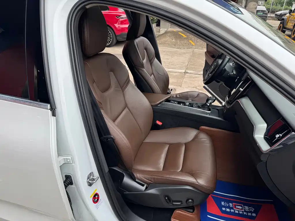 Volvo Volvo XC60 2020 T5 AWD Momentum Luxury Edition 2020 - thumbnail 15