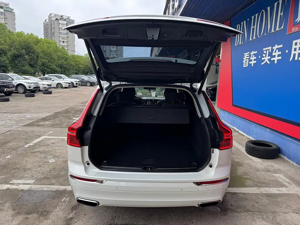 Volvo Volvo XC60 2020 T5 AWD Momentum Luxury Edition 2020 - thumbnail 25