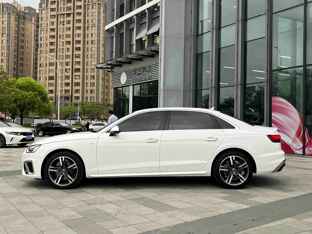 Audi Audi A4L 2020 40 TFSI Premium Dynamic Edition 2021 - thumbnail 4