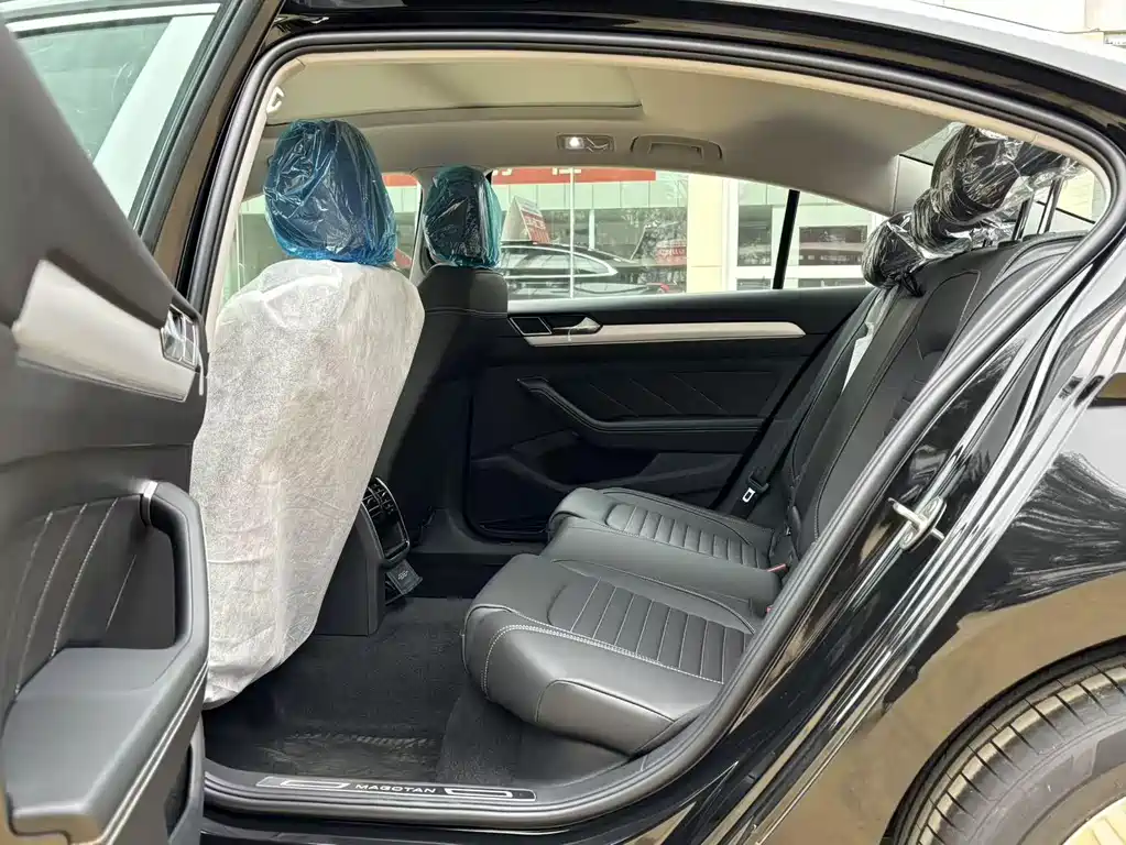 Volkswagen Magotan 2025 Model Comfort 280TSI DSG 2026 - thumbnail 12