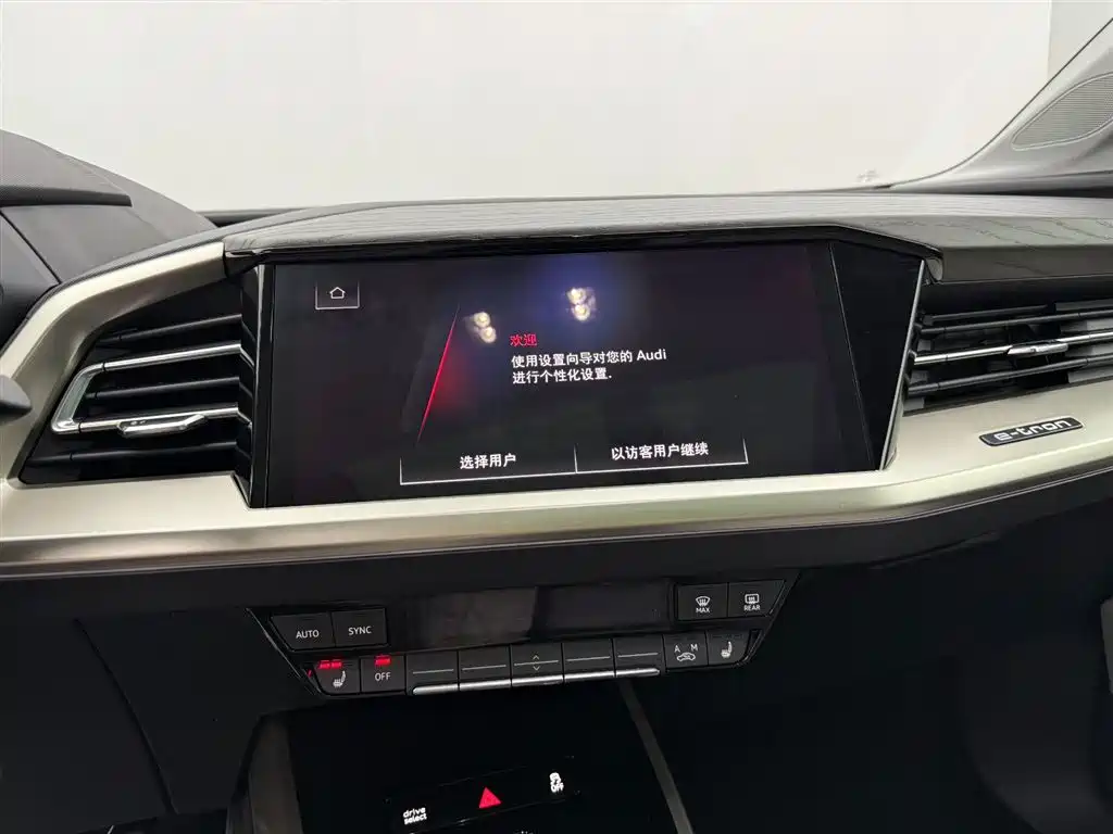 Audi Audi Q5 e-tron 2023 40 e-tron Premium Model with Exclusive Package 2025 - thumbnail 4