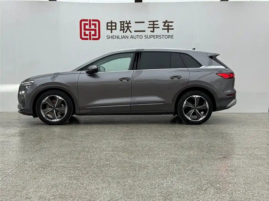 Audi Audi Q5 e-tron 2023 40 e-tron Premium Model with Exclusive Package 2025 - thumbnail 12