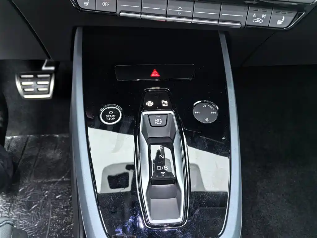 Audi Audi Q5 e-tron 2023 40 e-tron Premium Model with Elegant Package 2025 - thumbnail 3
