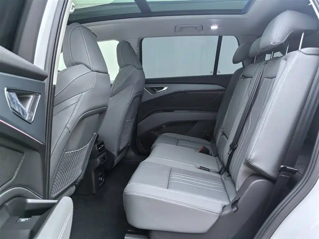 Audi Audi Q5 e-tron 2023 40 e-tron Premium Model with Elegant Package 2025 - thumbnail 5