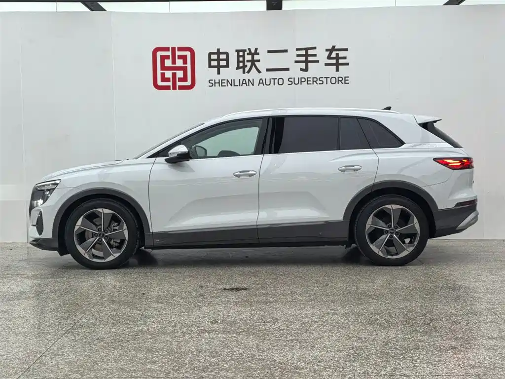 Audi Audi Q5 e-tron 2023 40 e-tron Premium Model with Elegant Package 2025 - thumbnail 11