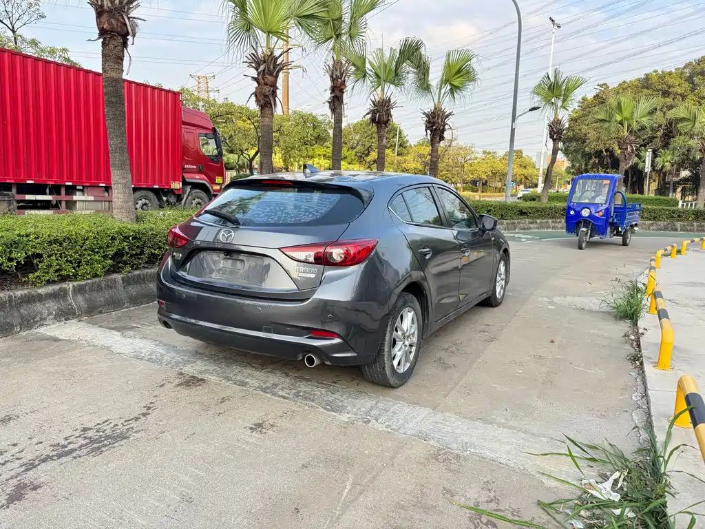 Mazda Mazda 3 Axela 2019 Cloud Control Edition Hatchback 1.5L Automatic Comfort Model China V 2019 - thumbnail 4