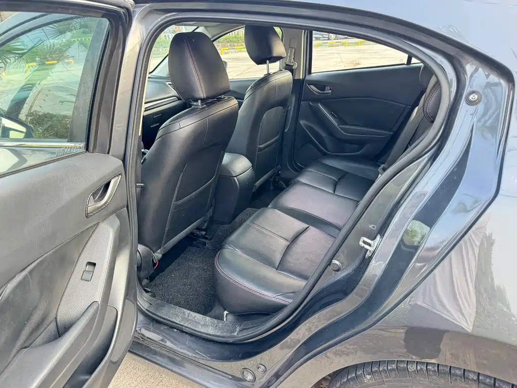 Mazda Mazda 3 Axela 2019 Cloud Control Edition Hatchback 1.5L Automatic Comfort Model China V 2019 - thumbnail 6