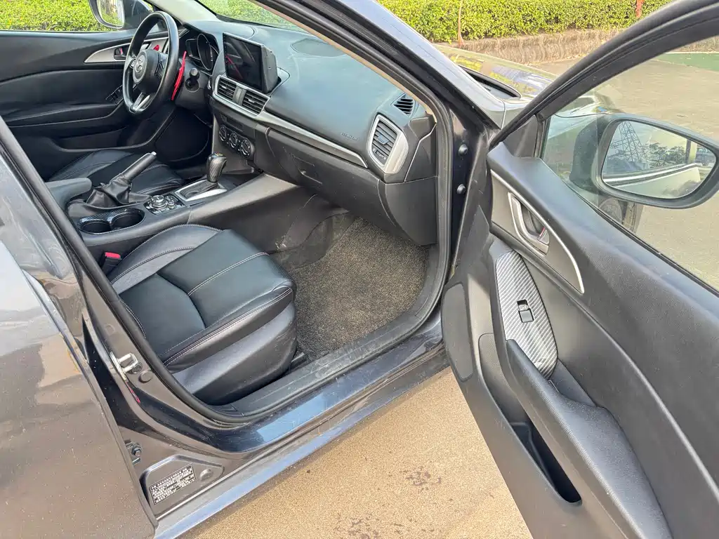 Mazda Mazda 3 Axela 2019 Cloud Control Edition Hatchback 1.5L Automatic Comfort Model China V 2019 - thumbnail 8