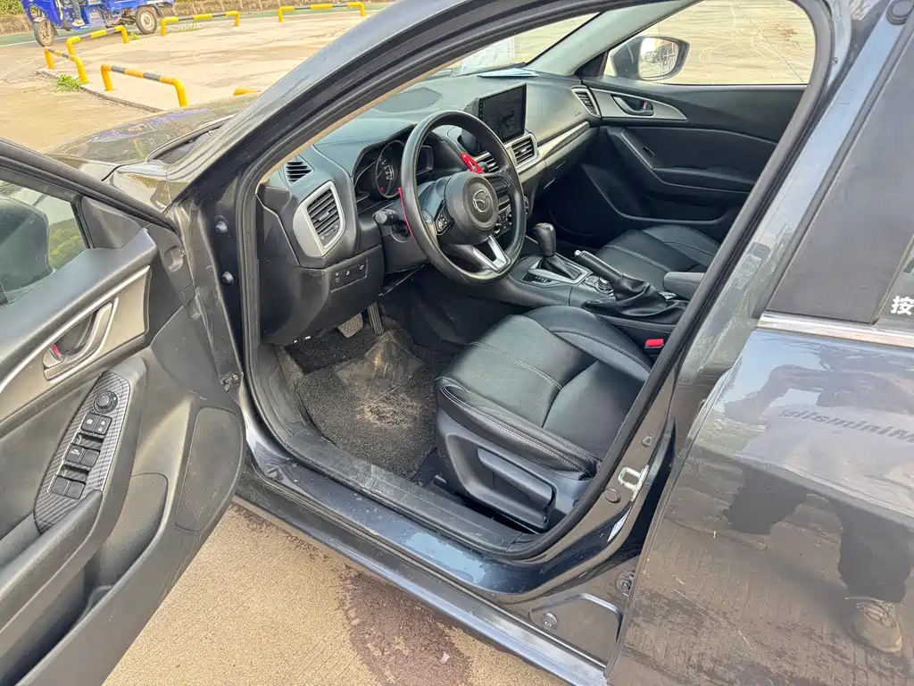 Mazda Mazda 3 Axela 2019 Cloud Control Edition Hatchback 1.5L Automatic Comfort Model China V 2019 - thumbnail 10